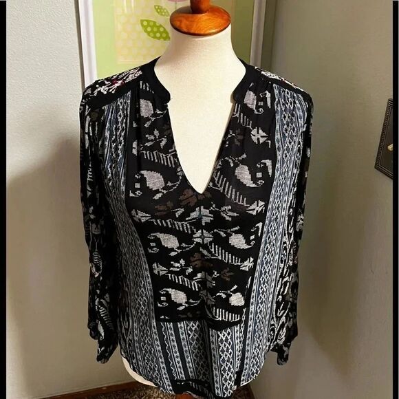 EUC Lucky Brand LongSleeve V-neck Top #50 - Picture 1 of 4